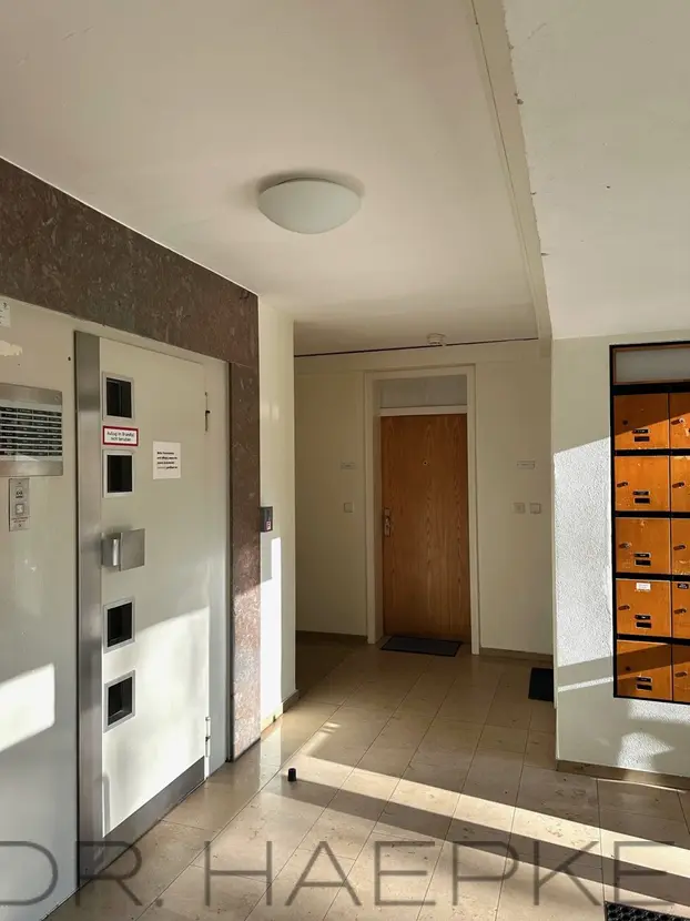 31c5ec15-81ee-4ffc-83e6-e9d3dc5d540f-1809026279