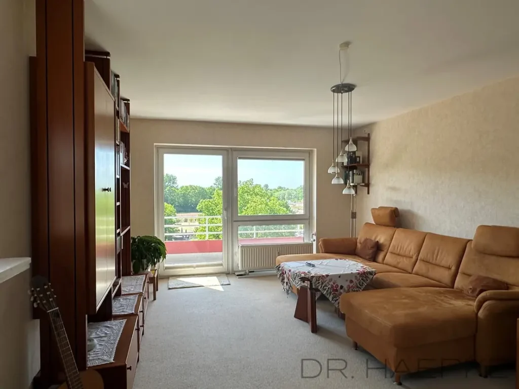 46d85a85-e973-462b-9d99-022ad943561c-1809026247