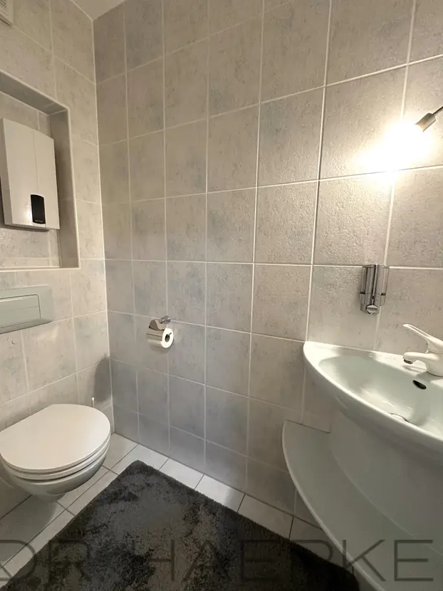 601a995f-8e59-4358-9a78-833d4ecc345b-1809031977