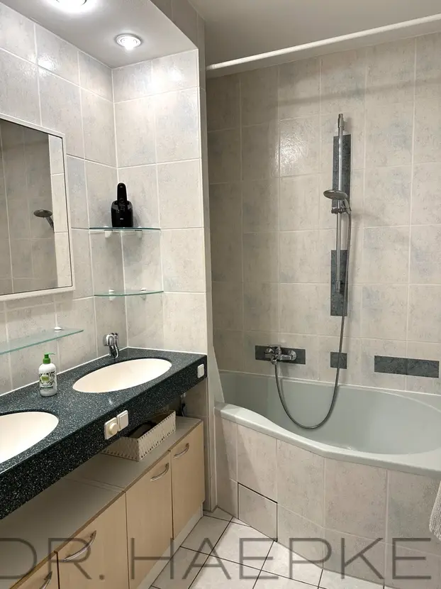 a8951779-aa85-4d02-9bd0-968fe61b5175-1809031964