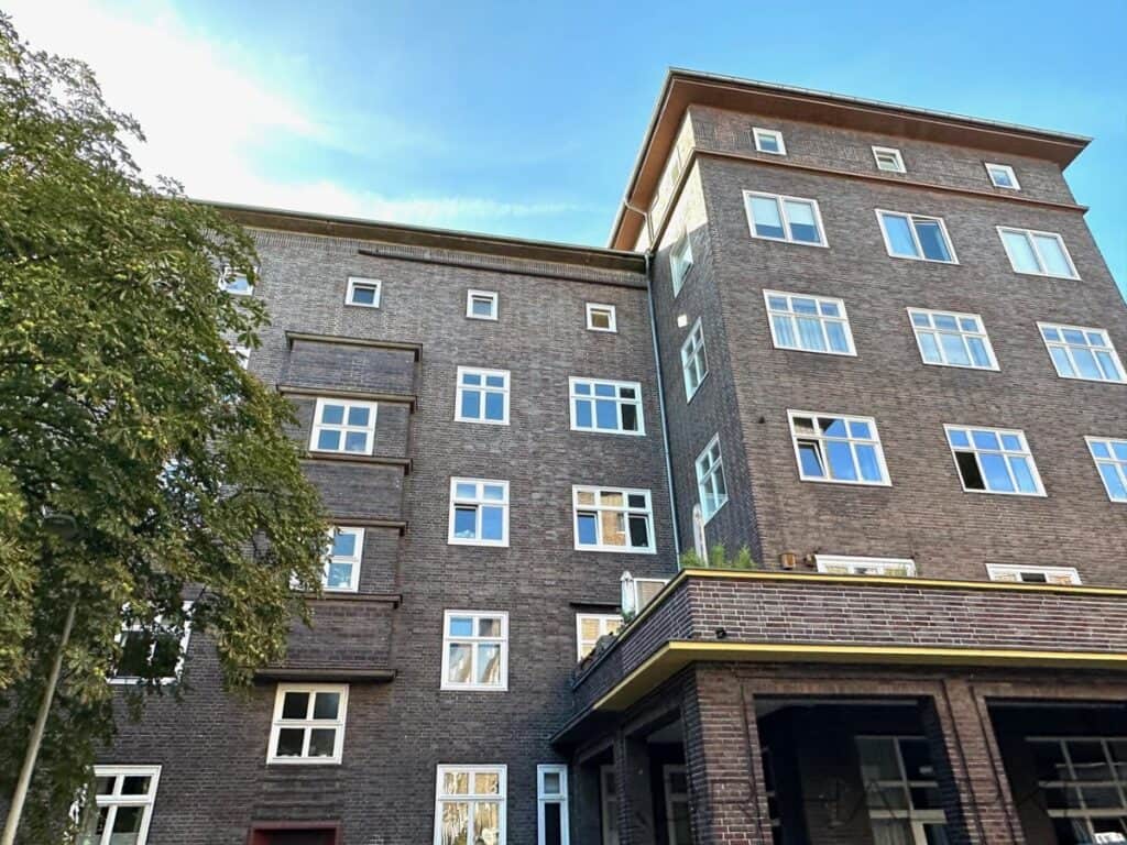 2b5c3b82-f4a6-48a2-990c-f33cea928201