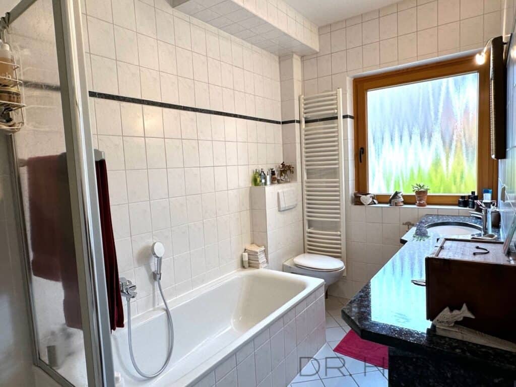 ca8a05f9-36df-4ef2-b123-0f0f71976e30