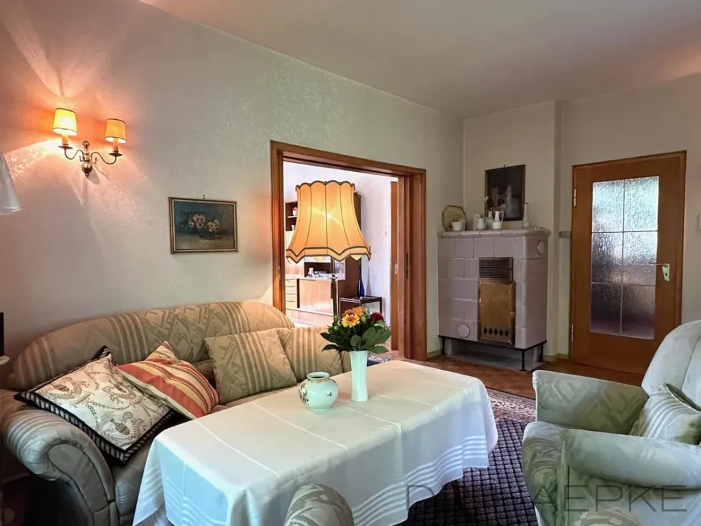 bf812308-37bd-49b7-8052-887c45be81f7-1820901118