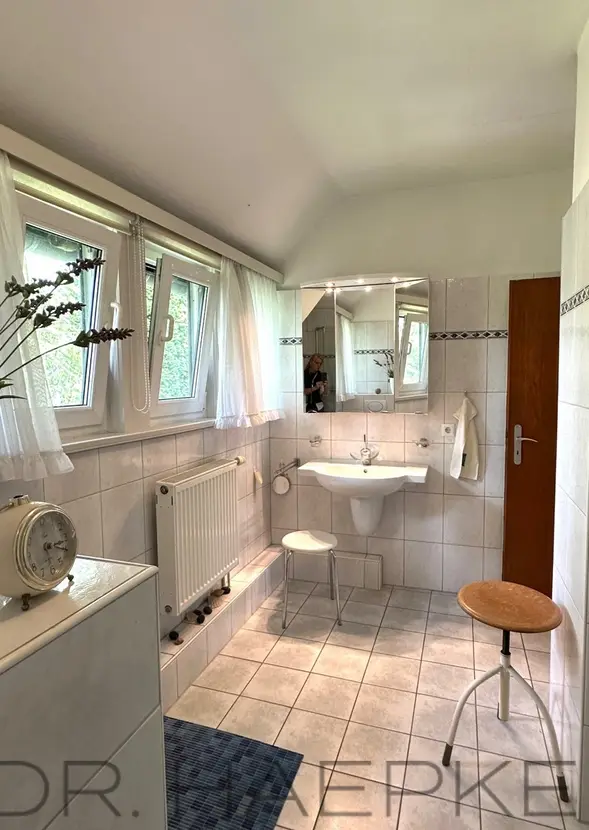 d1373d53-020d-4d08-a79a-e949dd80ba4b-1820901227