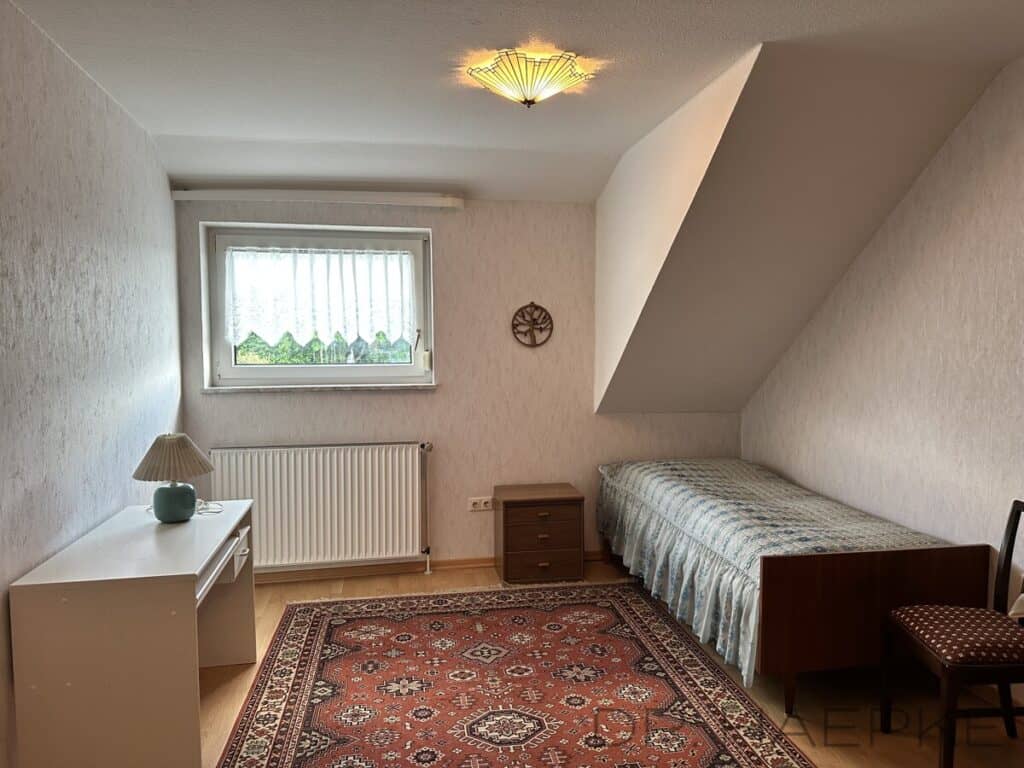 Schlafzimmer Kind OG