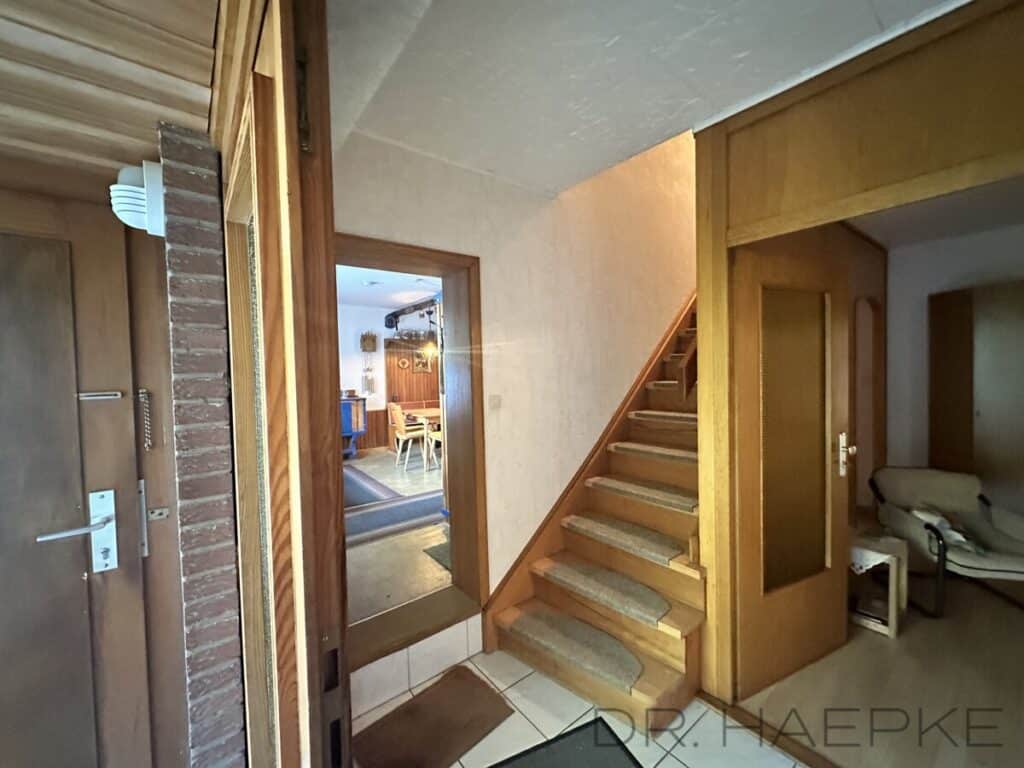 Treppe zum Obergeschoss