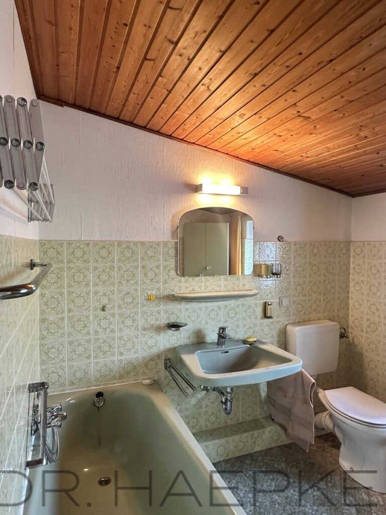 Wannenbad im OG